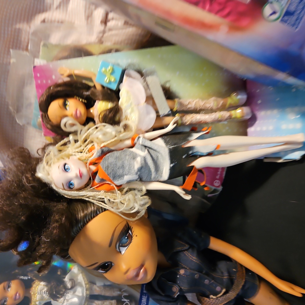 Bratz doll yellow reserve